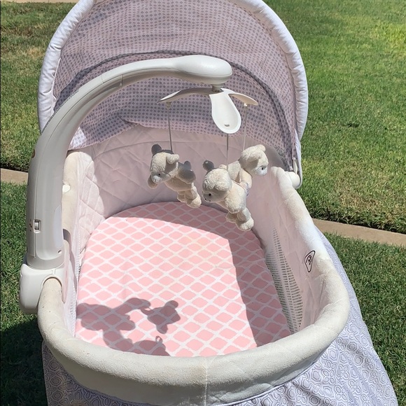 Bassinet - Picture 2 of 3